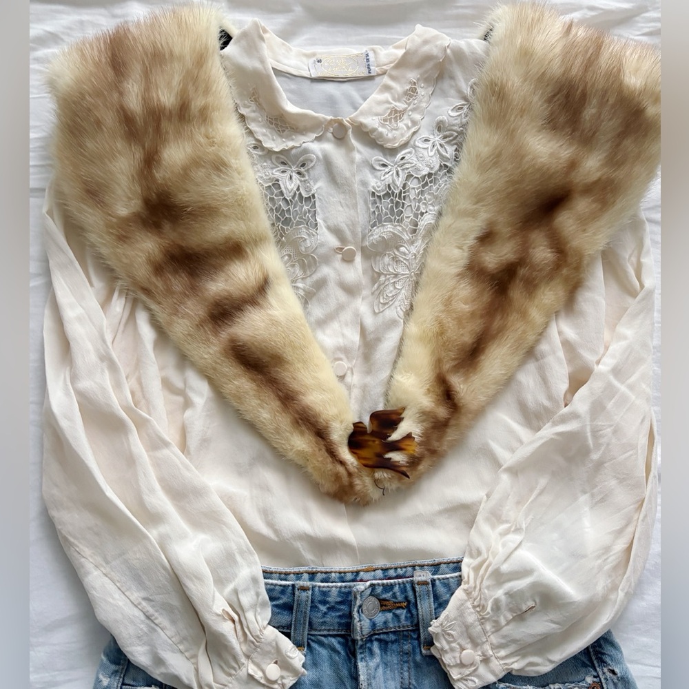 Vintage collar, delicate wrap made in genuine mink crème brûlée soft fur 60s